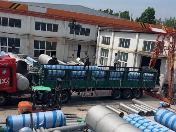 不銹鋼管裝車(chē)發(fā)走